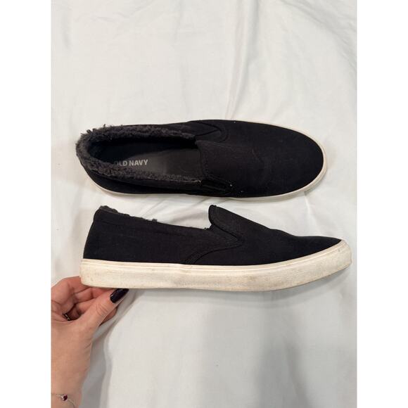 Old navy slip on black sneakers - Unisex Size 8 with fur lining - Picture 2 of 6